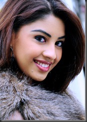 richa-gangopadhyay-sideview