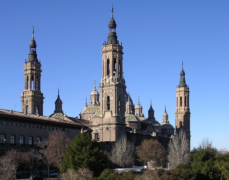 [762px-Basilica_del_Pilar_ZaragozaAra%255B2%255D.jpg]