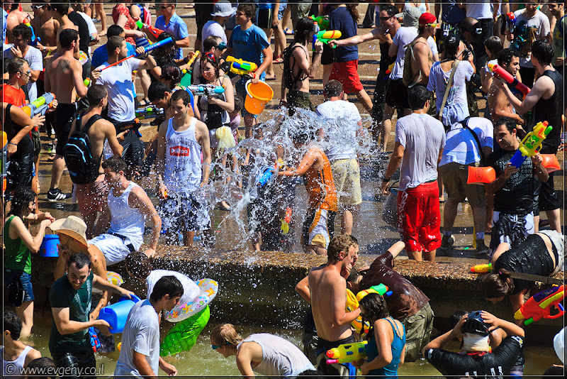 il/Настоящее мочилово в центре Тель Авива (20110701 ta water war 031 6749)