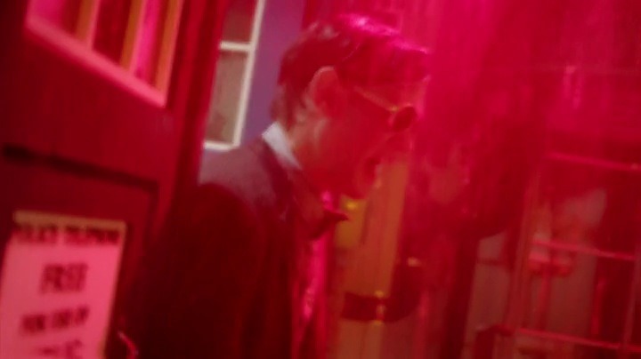 [Doctor%2520Who%2520-%25203403-2%255B2%255D.jpg]