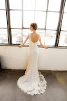 Lisa's amazing lace dress by Monique Lhuillier