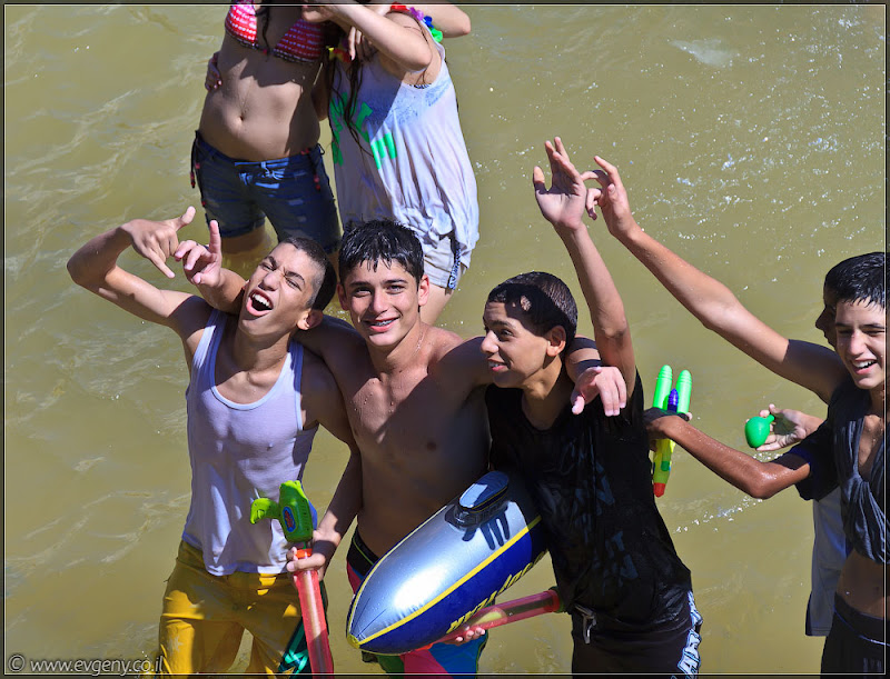 il/Настоящее мочилово в центре Тель Авива (20110701 ta water war 044 6778)