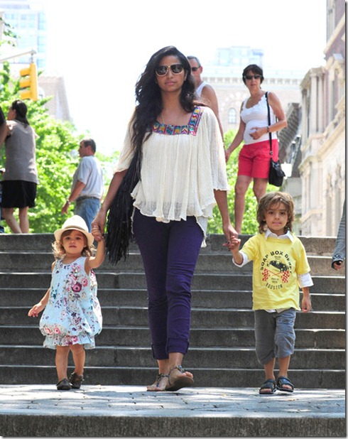 Camila Alves Camila Alves Takes Kids Zoo 8SVSG11XbeHl Camila Alves Camila Alves Takes Kids Zoo 8SVSG11XbeHl