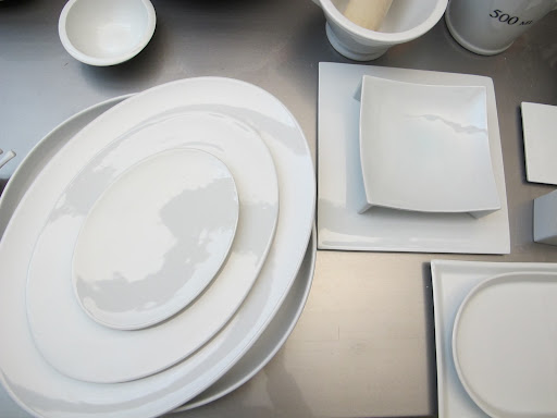 I love the simplicity of these porcelain pieces.