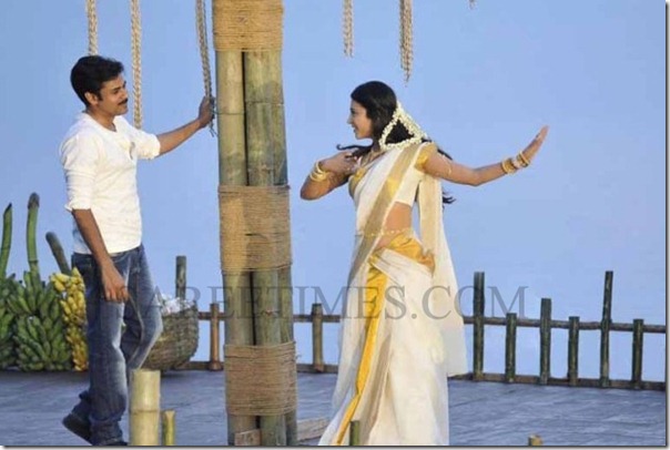 Sruthi_Haasan_White_Saree