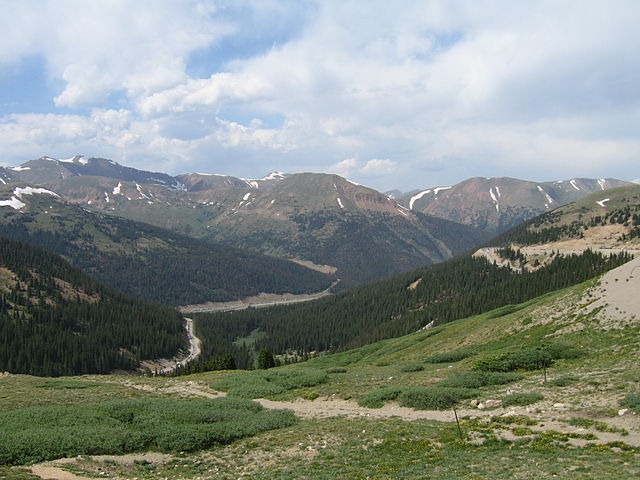 [640px-LovelandPassCO2.jpg]