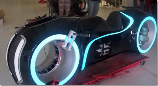 awesome-electric-tron-lightcycle-by-parker-brothers-2 awesome-electric-tron-lightcycle-by-parker-brothers-2