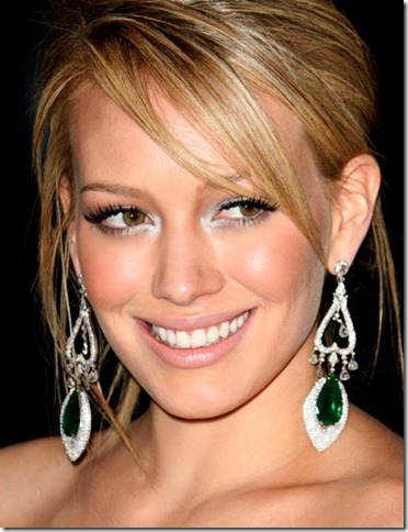 hilary-duff-maxi-brincos-bijouterias-famosas-usam-acessorios-tendencia-look-visual-estilo-como-moda-fashion hilary-duff-maxi-brincos-bijouterias-famosas-usam-acessorios-tendencia-look-visual-estilo-como-moda-fashion