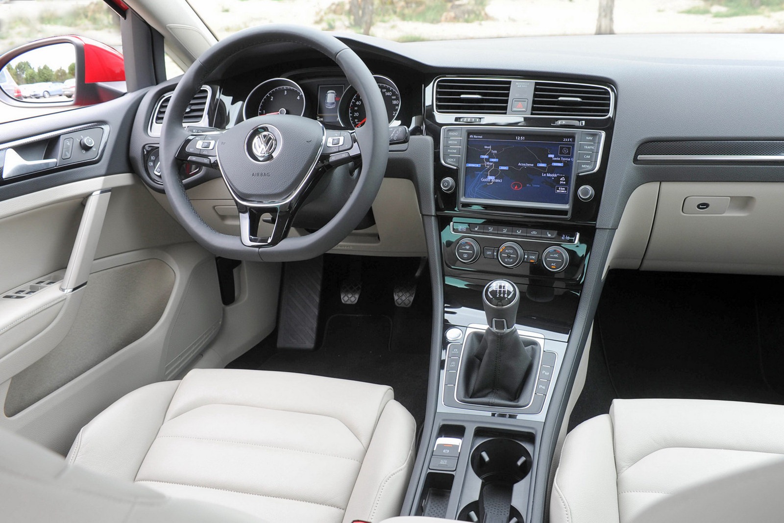 2013-Volkswagen-Golf-34%25255B2%25255D.jpg