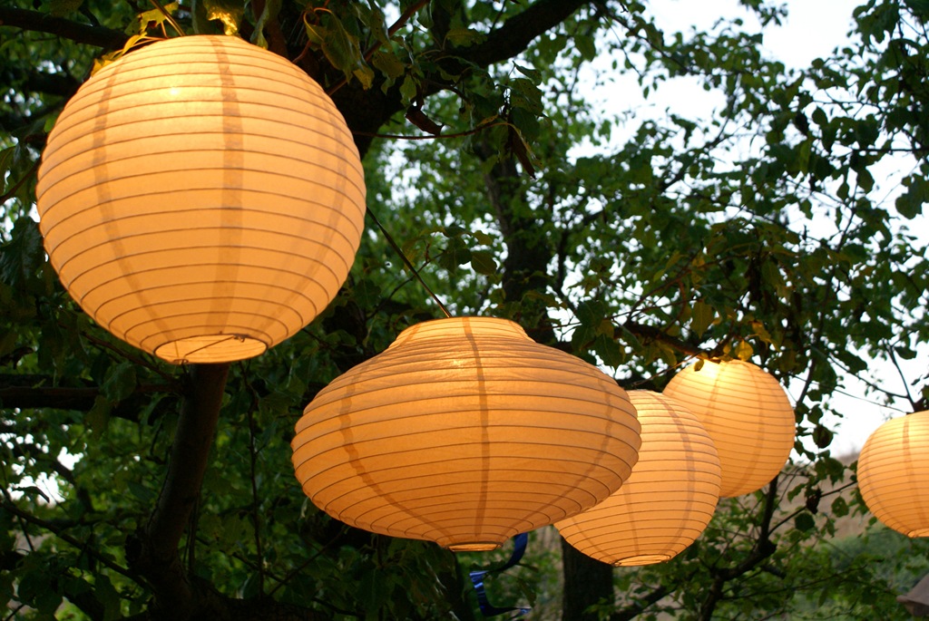 [256%2520Paper%2520Lanterns%2520copy%255B9%255D.jpg]