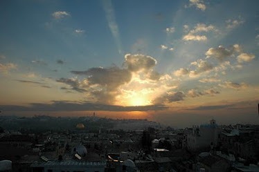 [Sunrise_over_Jerusalem%252C_tb031605579bwr%255B1%255D%255B2%255D.jpg]