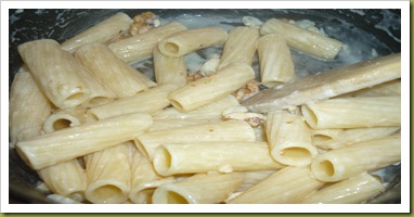 Tortiglioni con noci e pecorino romano (4)
