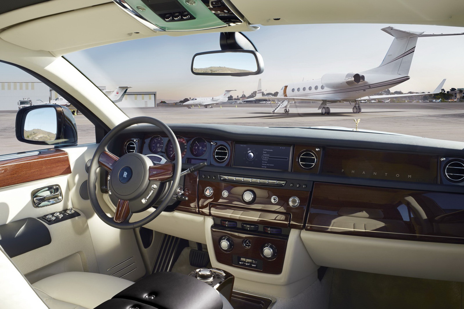 2013-Rolls-Royce-Phantom-Series-II-56[2].jpg