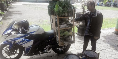Heboh,pedagang sayur menggunakan motor sport di Magelang Heboh,pedagang sayur menggunakan motor sport di Magelang