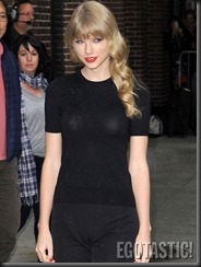 taylor-swift-at-the-late-show-with-david-letterman-in-nyc-05-675x900