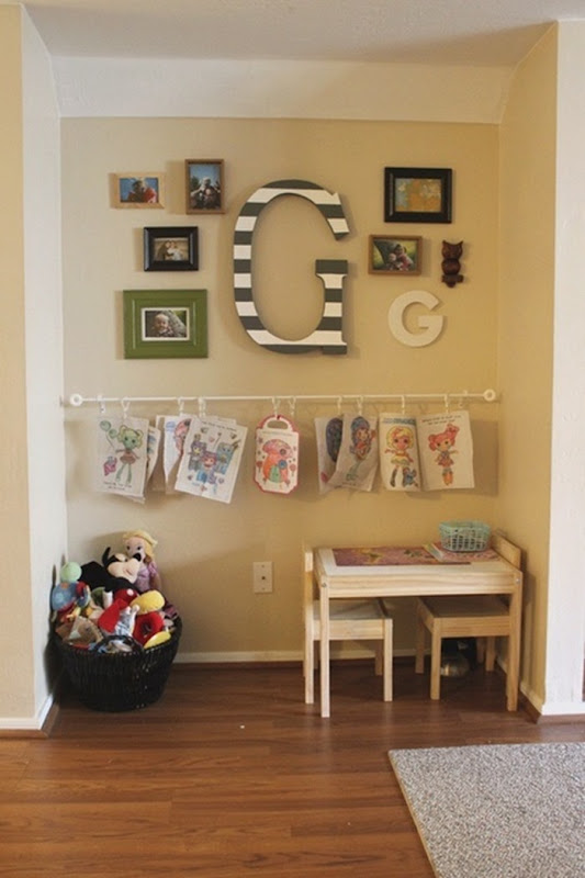 hang-wall-art-play-room