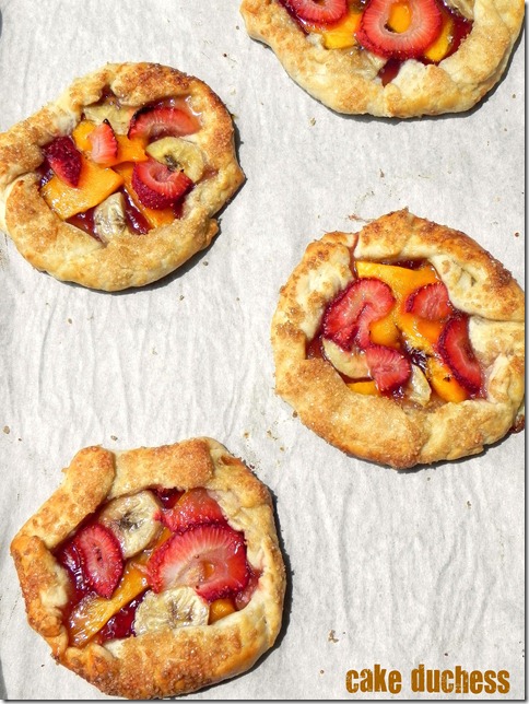 mini-mango-strawberry-tarts-1 mini-mango-strawberry-tarts-1