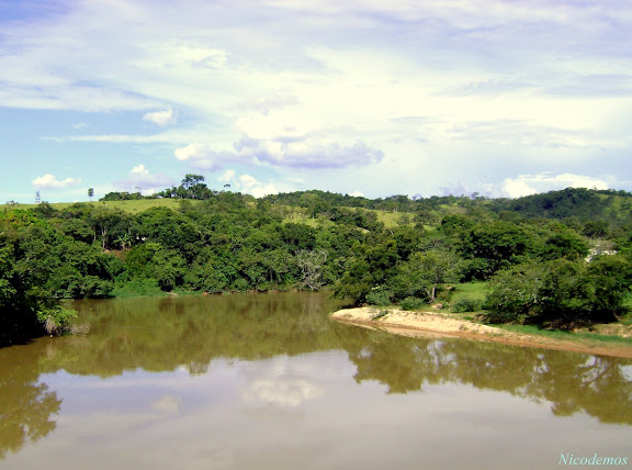 Le Rio Pará au sud de Pitangui (munic. Conceição do Pará, MG, Brésil), 20 février 2010. Photo : Nicodemos Rosa