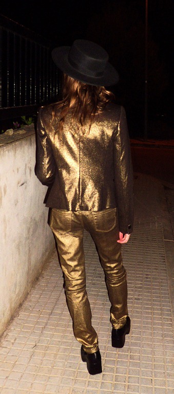 [Black-Gold-1011.jpg]