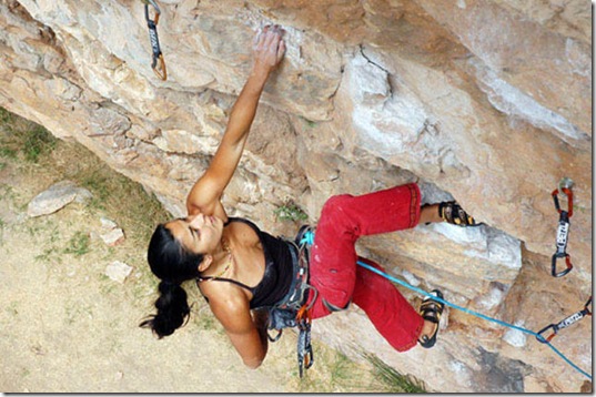 girls-rock-climbing-2