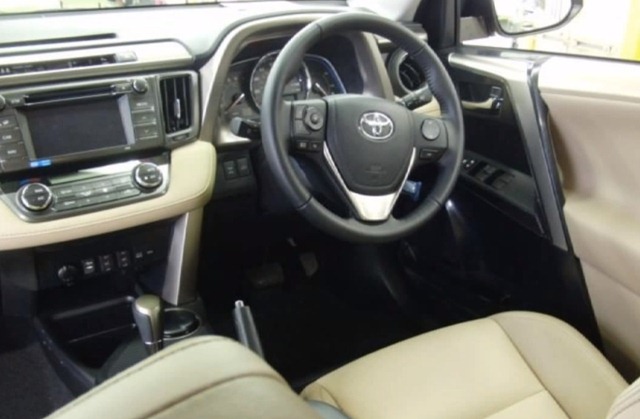 2013-Toyota-RAV-4-5