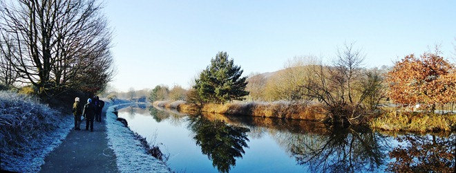 A frosty walk along the canal.