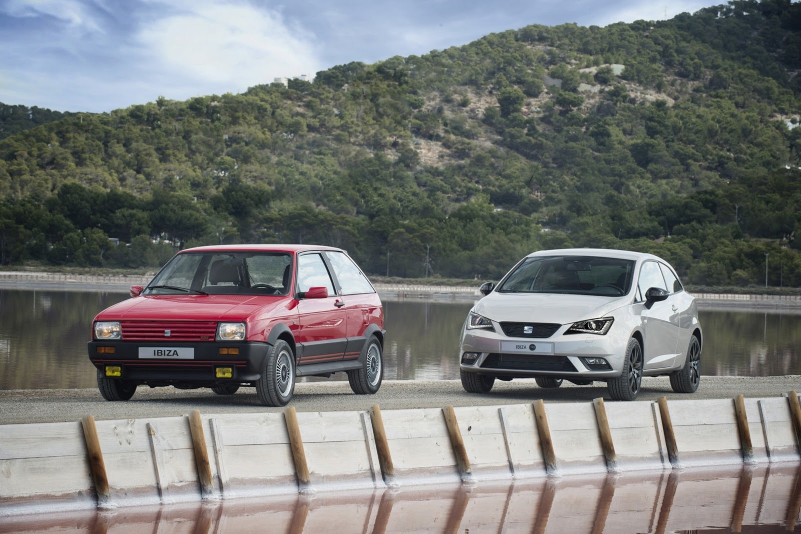 Первый SEAT Ibiza и юбилейный в честь 30-летия Первый SEAT Ibiza и юбилейный в честь 30-летия
