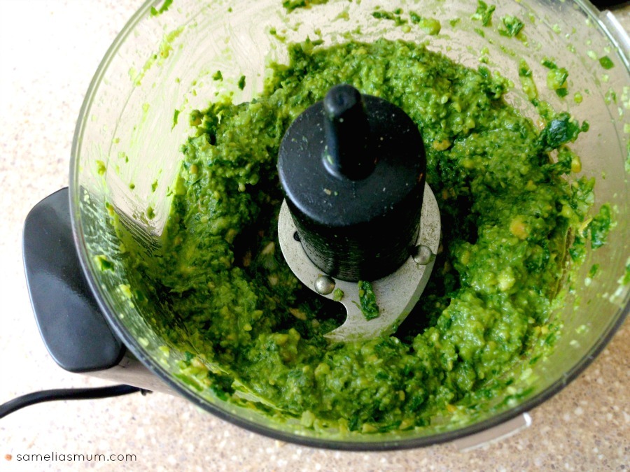 [Basil%2520%2526%2520Cashew%2520Pesto%25203%255B5%255D.jpg]