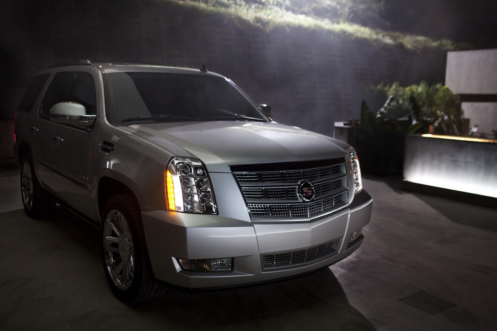 [2013-Cadillac-Escalade-Platinum-002%255B2%255D.jpg]