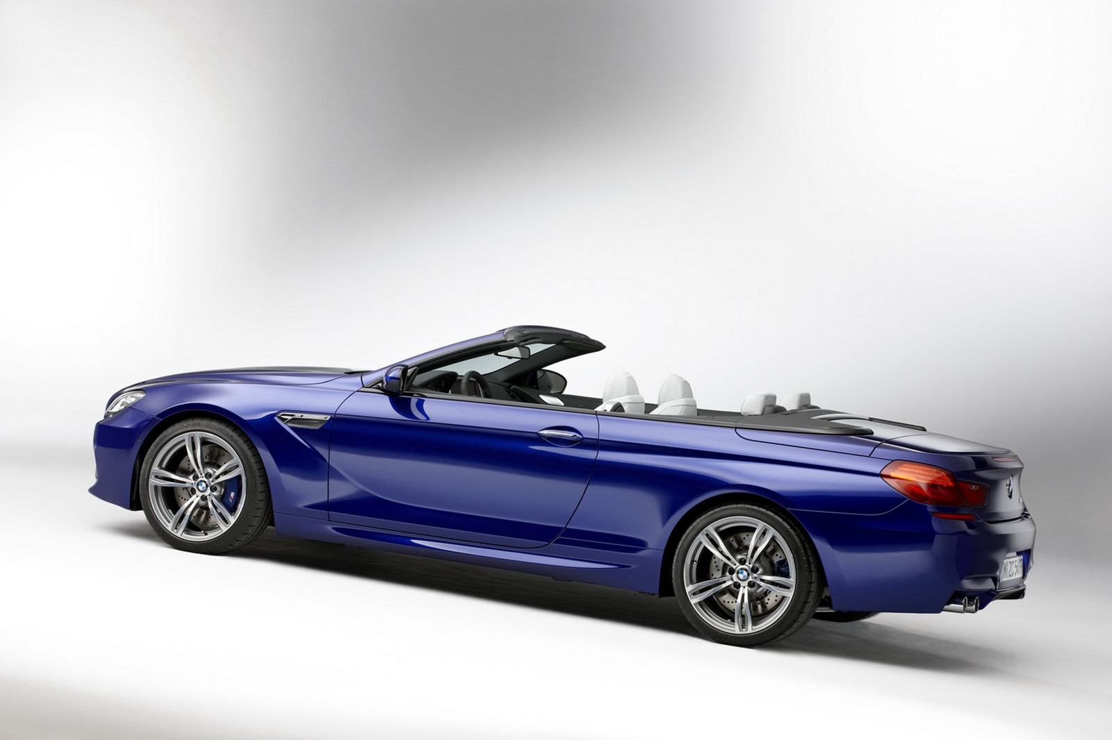 [2012-BMW-M6-24%255B4%255D.jpg]