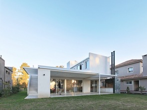 casa-minimalista-Casa-RA-Pablo-Anzilutti