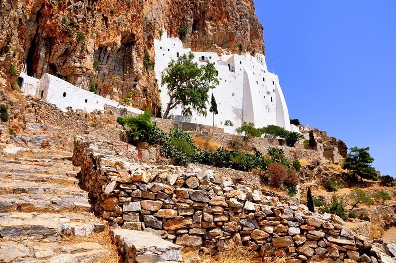 monastery-panagia-hozoviotissa-8