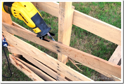 how to break down a pallet power tools, tutorial, pallet, video, reciprocating saw, pbjstories.com