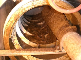 Manure is conditioned to release fiber