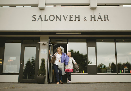 Alis had her hair done at Salon VEH (salonveh.is).