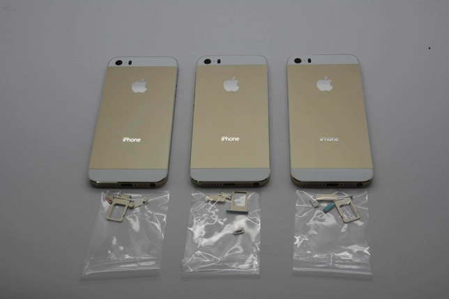 Champagne Apple iPhone 5S surfaces