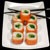 Sushi ze szparagami i kozim serem zawinięte w plastry łososia