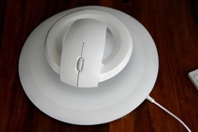 mouse-the-bat-3-600x400 mouse-the-bat-3-600x400
