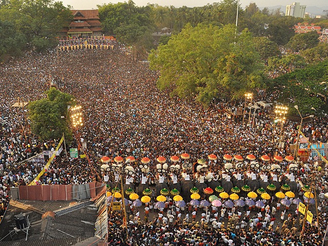 [CrowdsatPooram4.jpg]