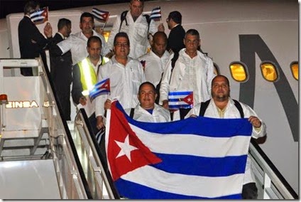 Regreso medicos cubanos desde Africa
