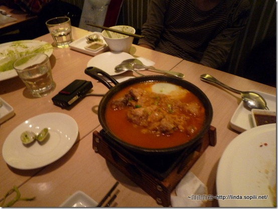 雞腿煲--肉很嫩..好吃 雞腿煲--肉很嫩..好吃