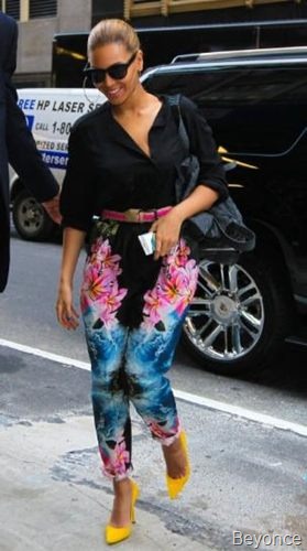[Beyonce-Style-in-Dark-Floral-Pants%255B10%255D.jpg]