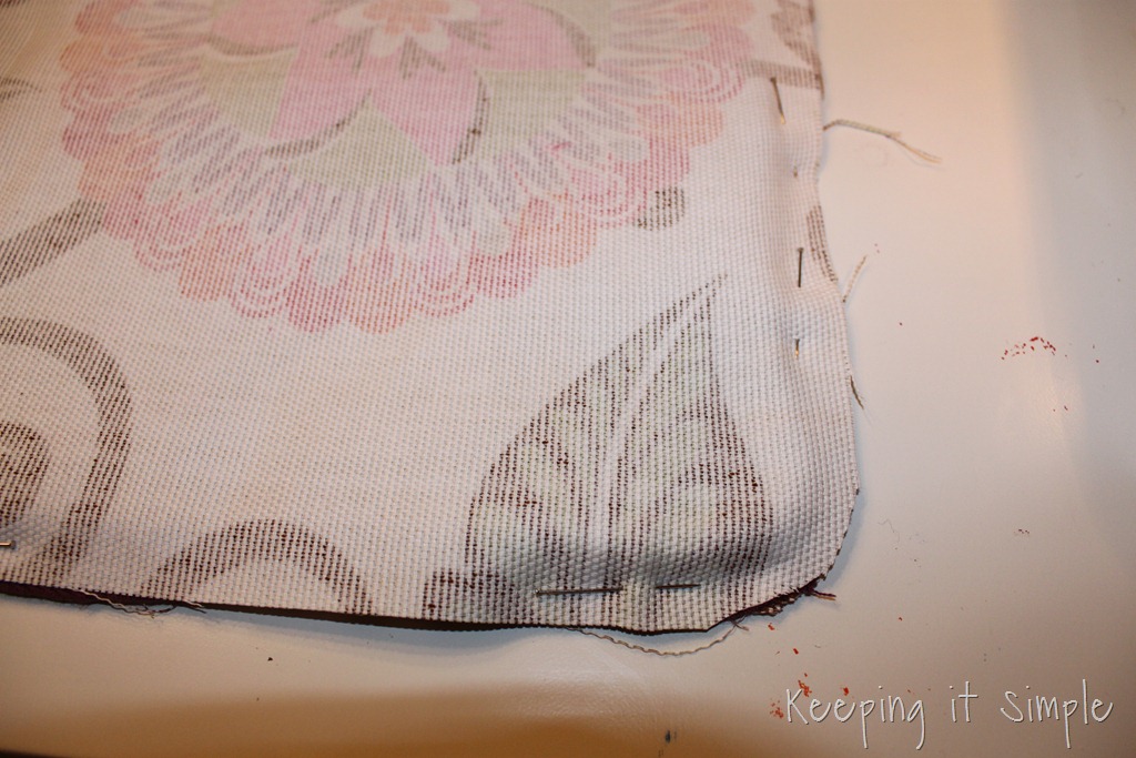 [Piping-on-a-pillow-118.jpg]