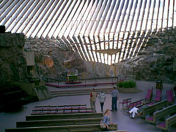 Indoor view of Temppelinaukio church