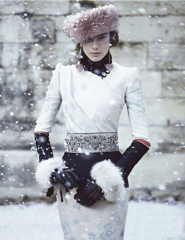[tatler-rus-dec2011-3%255B3%255D.jpg]