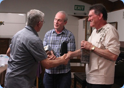 Club President, Gordon Sutherland (left), presenting Darren Smith (middle) and Murray Hancox (right) with a gift for their wonderful concert. Photo courtesy of Zhibin Zheng (Ben)