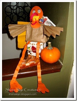 Rhiannon's Thanksgiving Decor 11-24-05