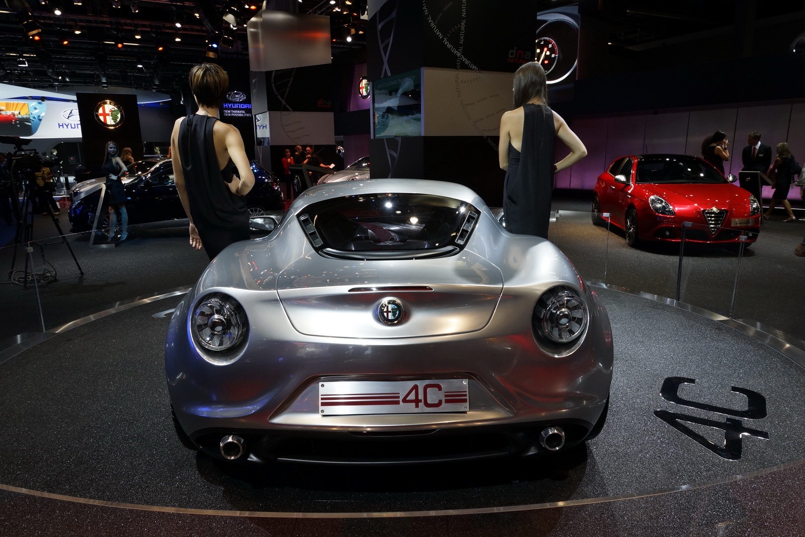 [Alfa-Romeo-4C-Concept-7%255B2%255D.jpg]