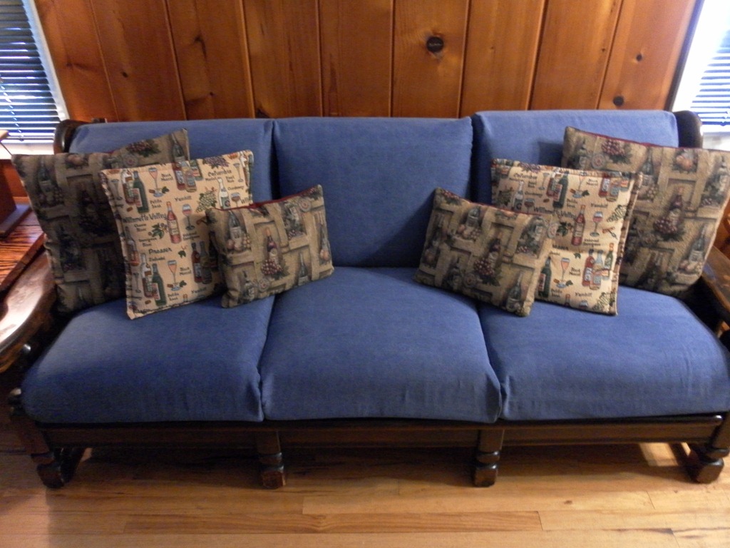 [CouchFinished%255B3%255D.jpg]