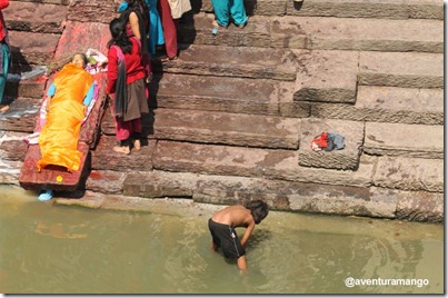 Rio Bagmati em Kathmandu